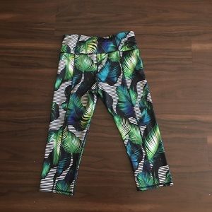 Betsy Johnson Capri pants medium